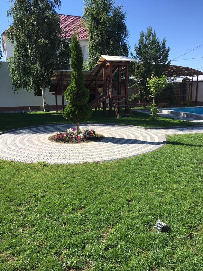 Гостевой Дом Ривьера Hotel Cholpon-Ata Exterior photo